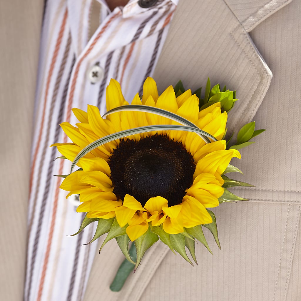 Free Spirit Boutonniere – Joy Flowers, Hicksville NY